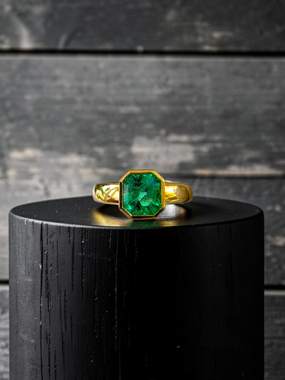 GIA Certified (F2) Choshi (Made in JAPAN) 1.61 cts. Bright Vivid Green Columbian Emerald Ring (with 18K Yellow Gold) Size US8.5  - R30