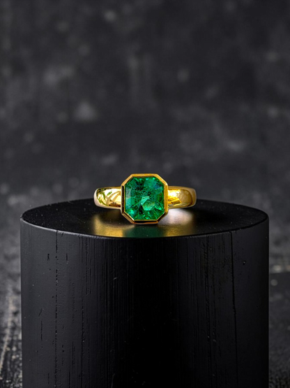 GIA Certified (F2) Choshi (Made in JAPAN) 1.61 cts. Bright Vivid Green Columbian Emerald Ring (with 18K Yellow Gold) Size US8.5  - R30