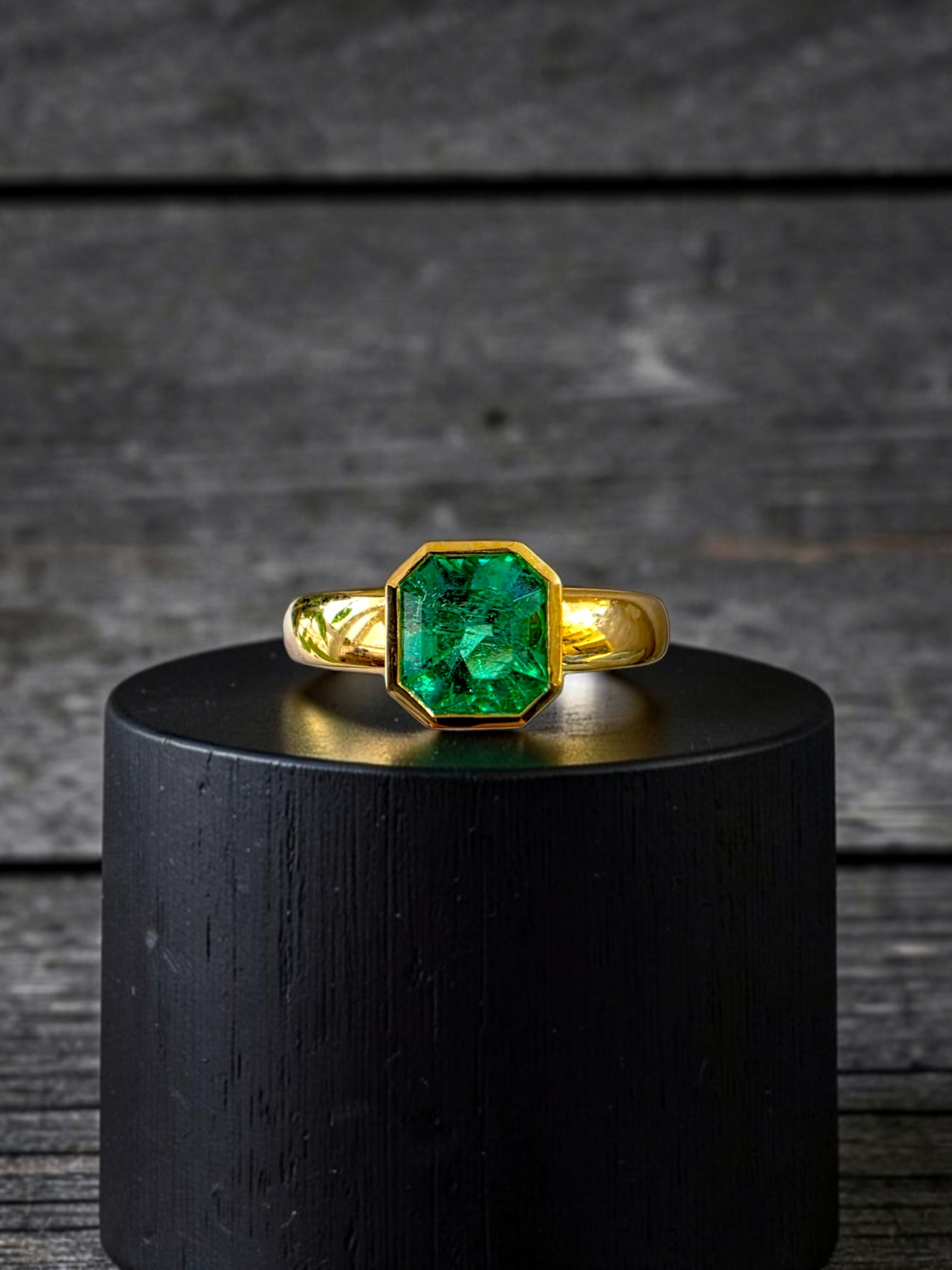 GIA Certified (F2) Choshi (Made in JAPAN) 1.61 cts. Bright Vivid Green Columbian Emerald Ring (with 18K Yellow Gold) Size US8.5  - R30