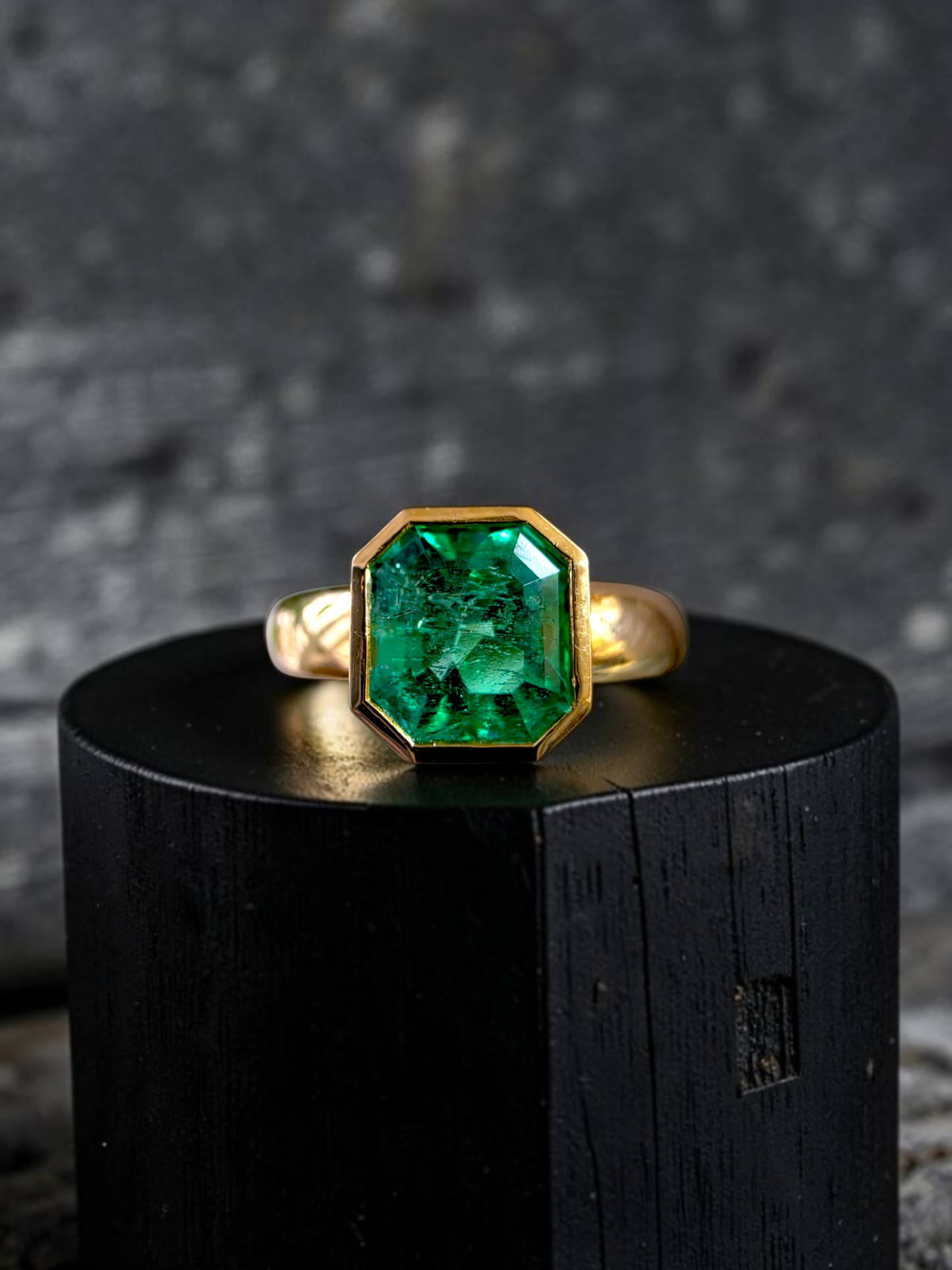 GIA Certified (F2) Choshi (Made in JAPAN) 1.61 cts. Bright Vivid Green Columbian Emerald Ring (with 18K Yellow Gold) Size US8.5  - R30