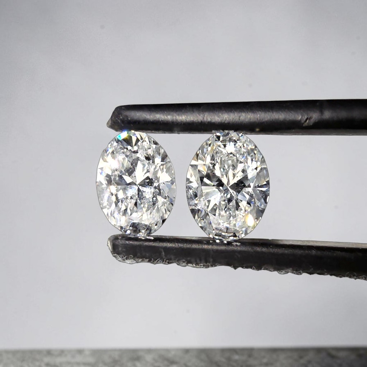 GIA Certified 2.00 cts. Natural D VS1 Oval Diamond Matched Pair Loose Stones Jewelry Set JS011