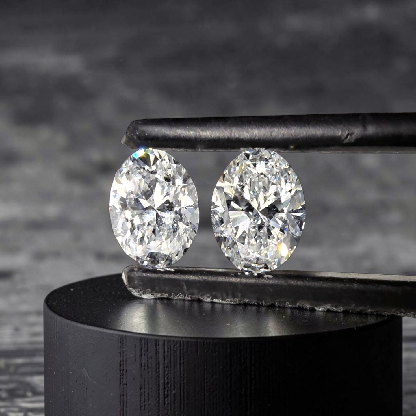 GIA Certified 2.00 cts. Natural D VS1 Oval Diamond Matched Pair Loose Stones Jewelry Set JS011