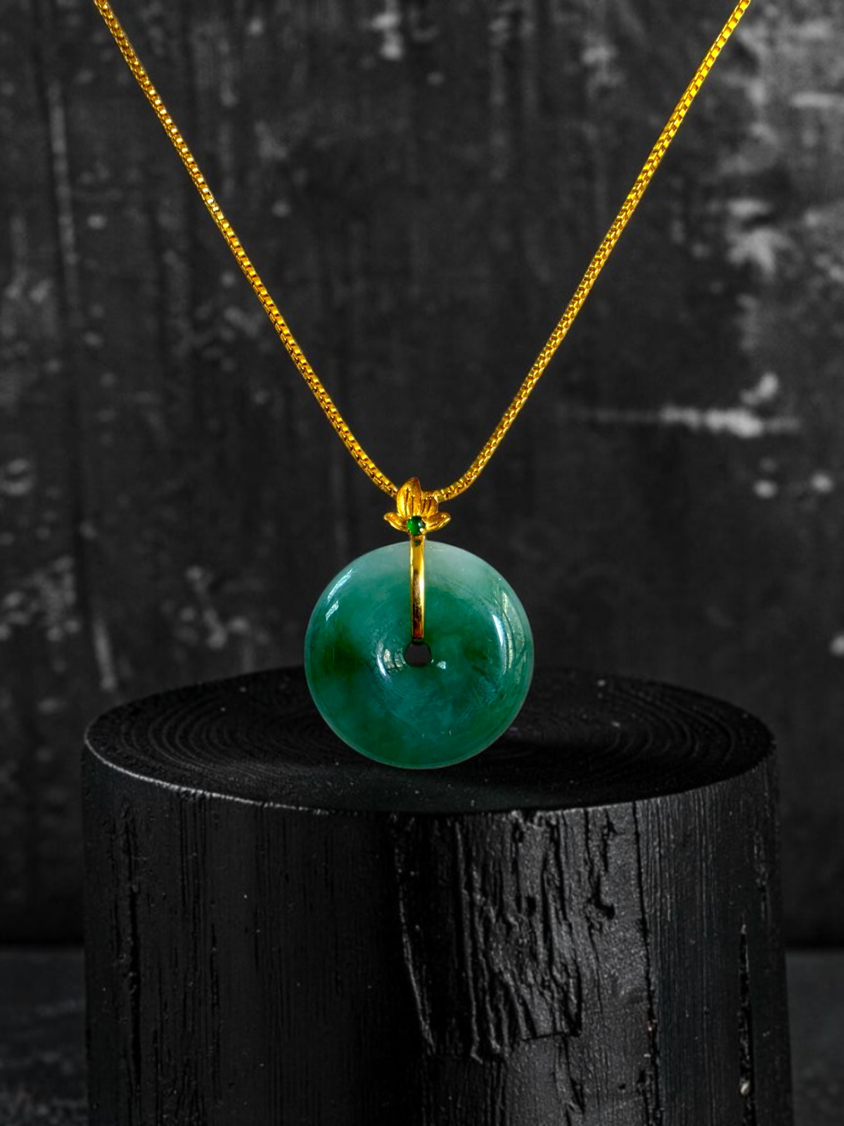 Katagami Round Burmese A-Jadeite 18.50 mm Donut Pendant (with 18K Yellow Gold) - Certified