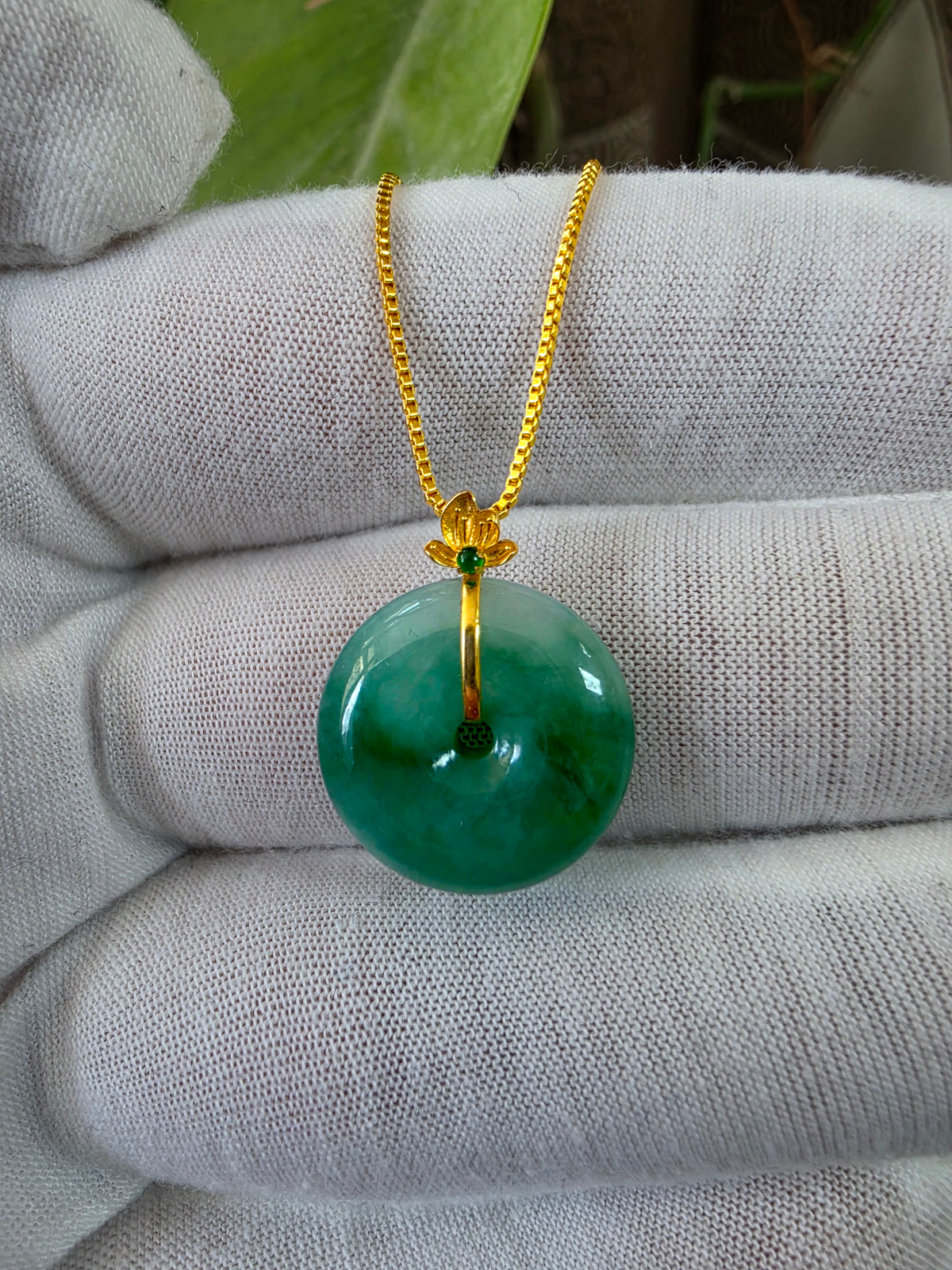 Katagami Round Burmese A-Jadeite 18.50 mm Donut Pendant (with 18K Yellow Gold) - Certified