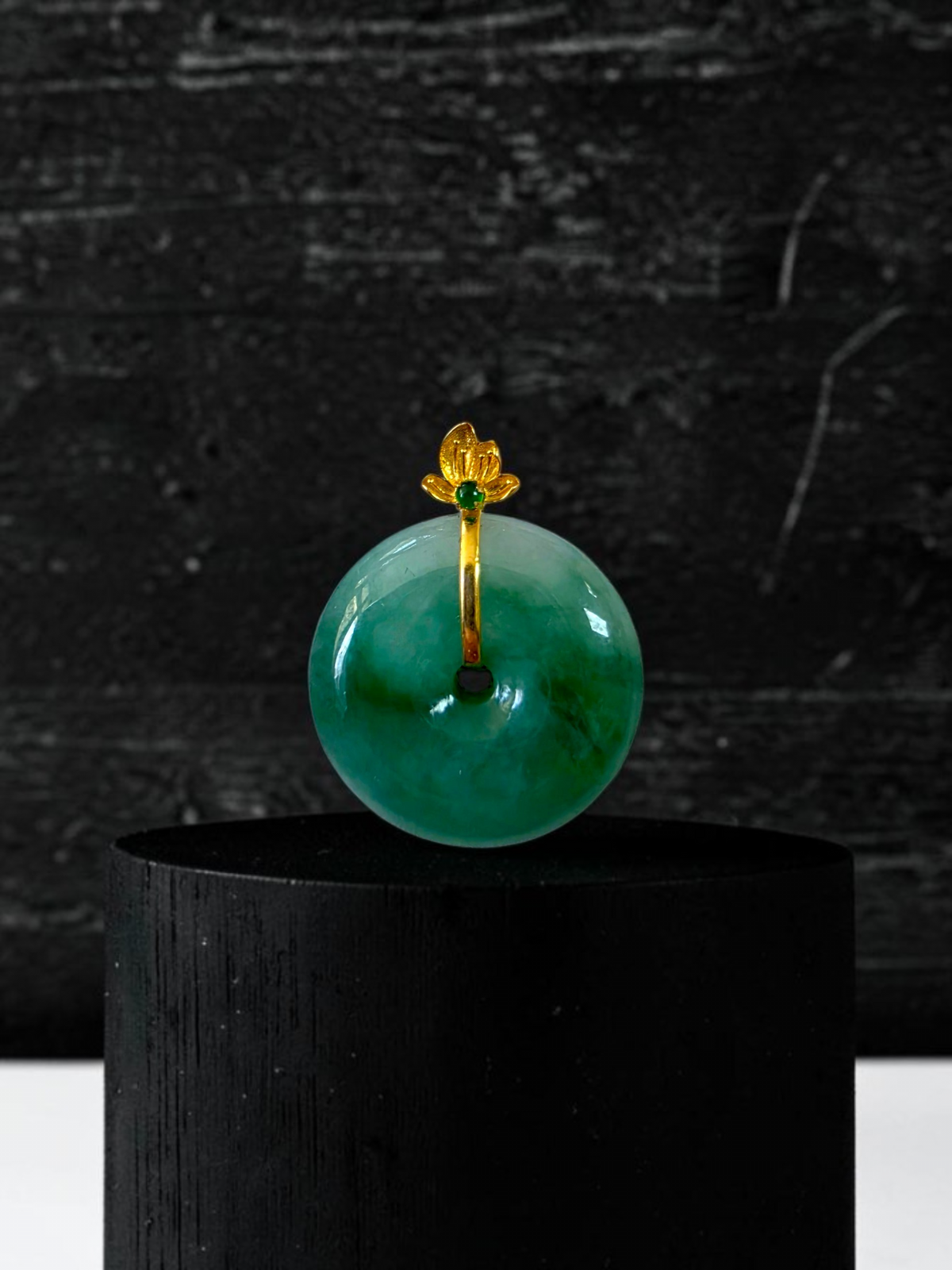 Katagami Round Burmese A-Jadeite 18.50 mm Donut Pendant (with 18K Yellow Gold) - Certified