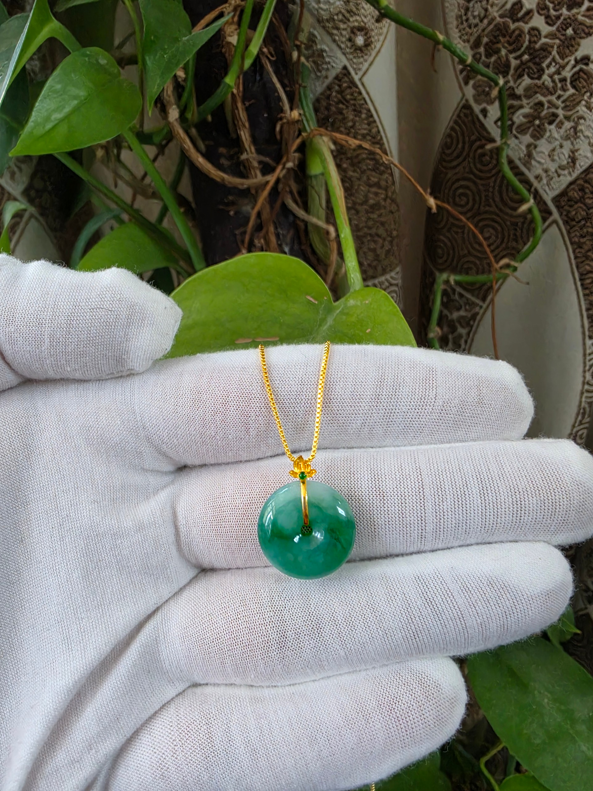 Katagami Round Burmese A-Jadeite 18.50 mm Donut Pendant (with 18K Yellow Gold) - Certified