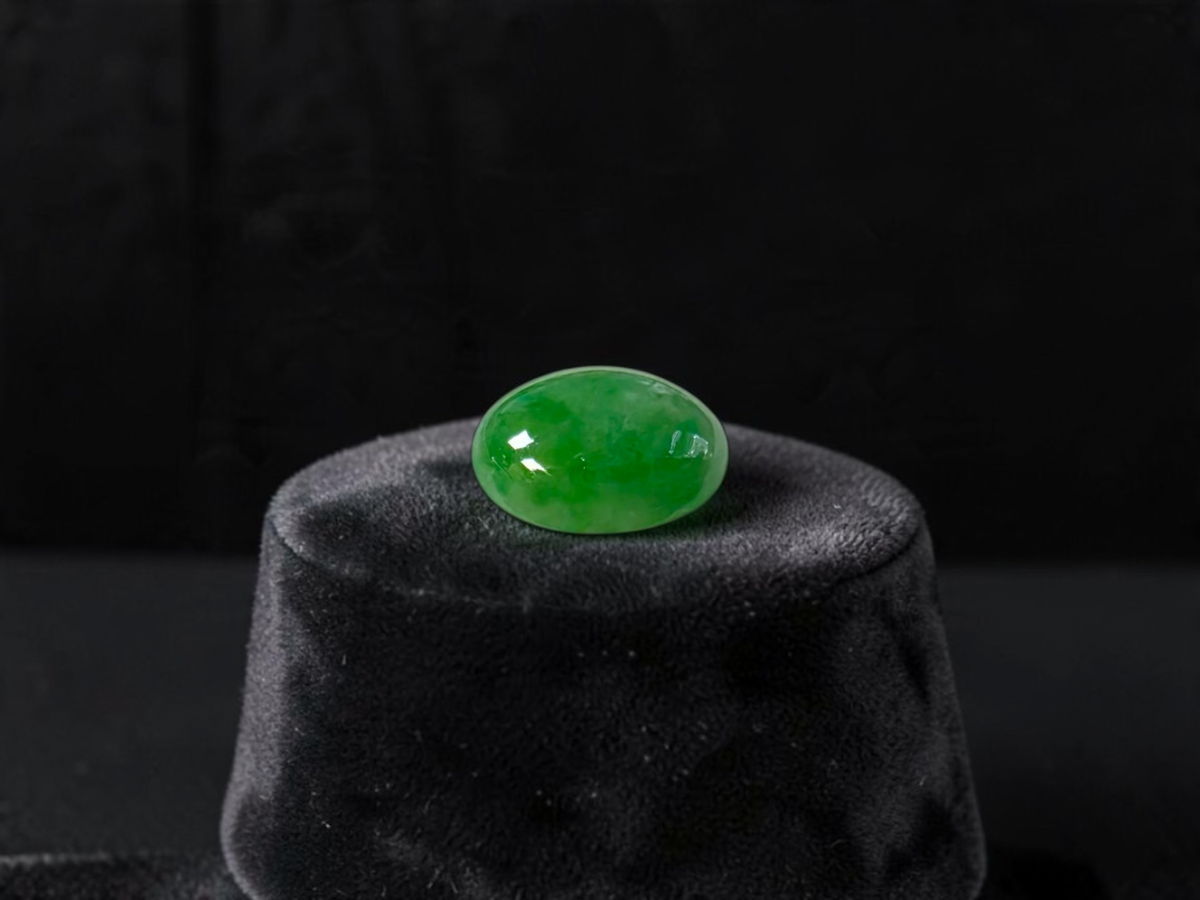 Certified MADE IN JAPAN 2.031 cts. Green Burmese A-Jadeite Oval Cabochon Loose Stone LS89