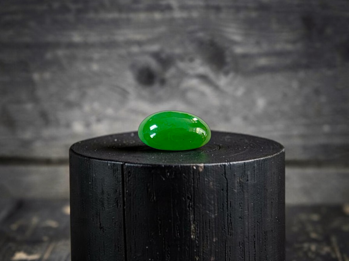 Certified MADE IN JAPAN 1.632 cts. Bright Green Burmese A-Jadeite Oval Cabochon Loose Stone LS92