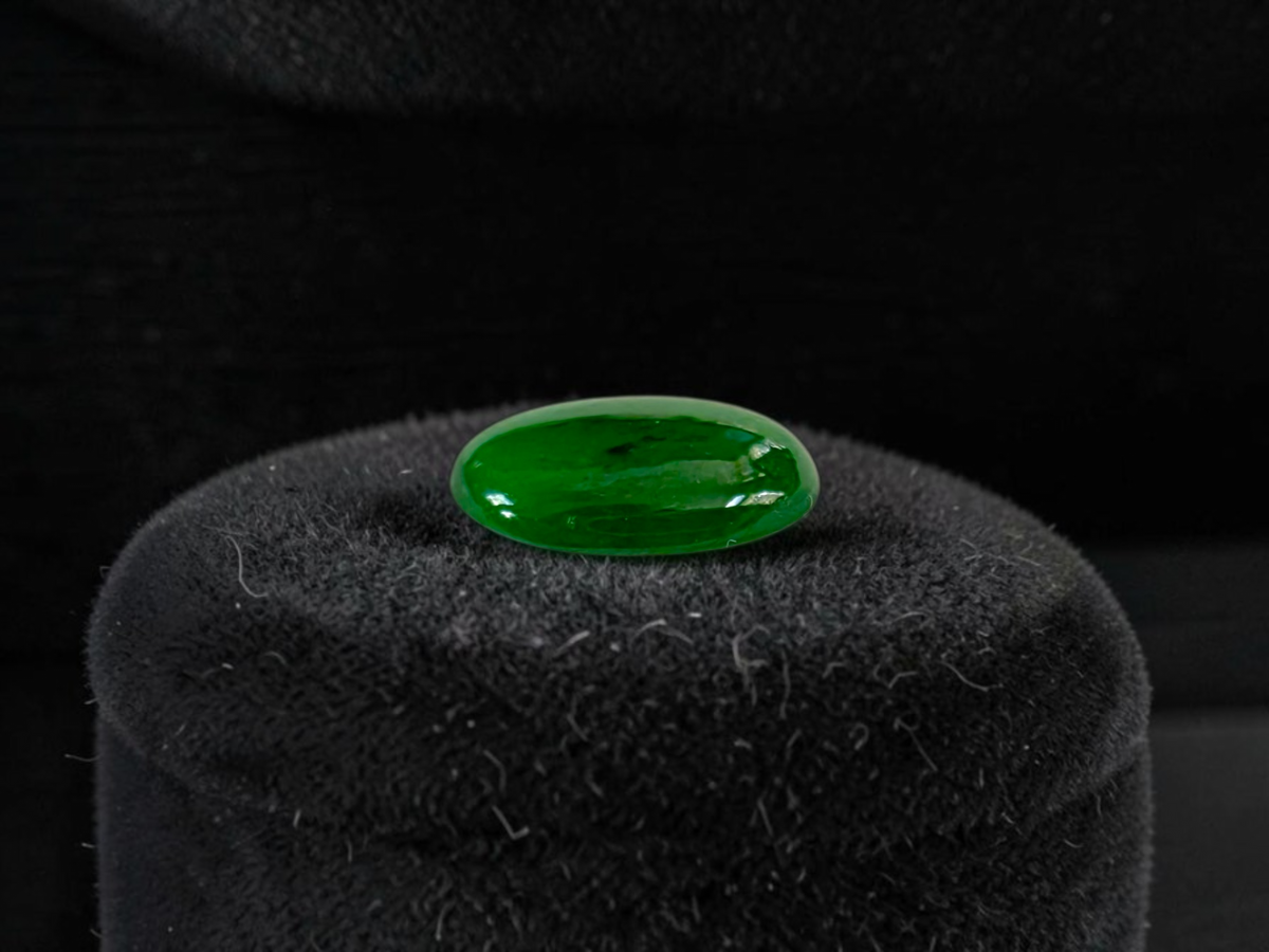 Certified MADE IN JAPAN 1.004 cts. Bright Vivid Green Burmese A-Jadeite Oval Cabochon Loose Stone LS93