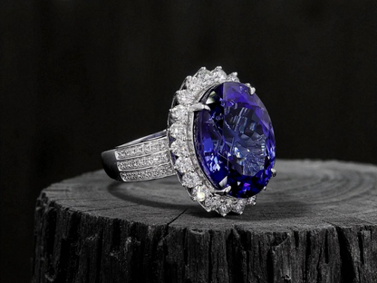 Avellino (13.50 cts.) Tanzanite and Natural Diamonds Ring (with 18K White Gold) -R3955