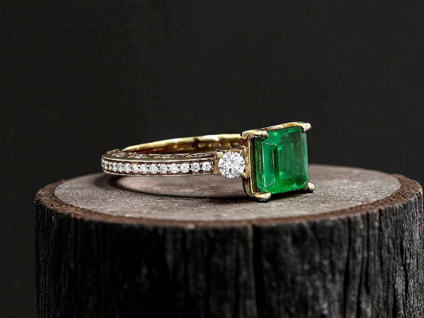 Velletri (1.95 cts.) Emerald and Natural Diamonds Ring (with 18K Yellow Gold) - Guild Certified - MR6277