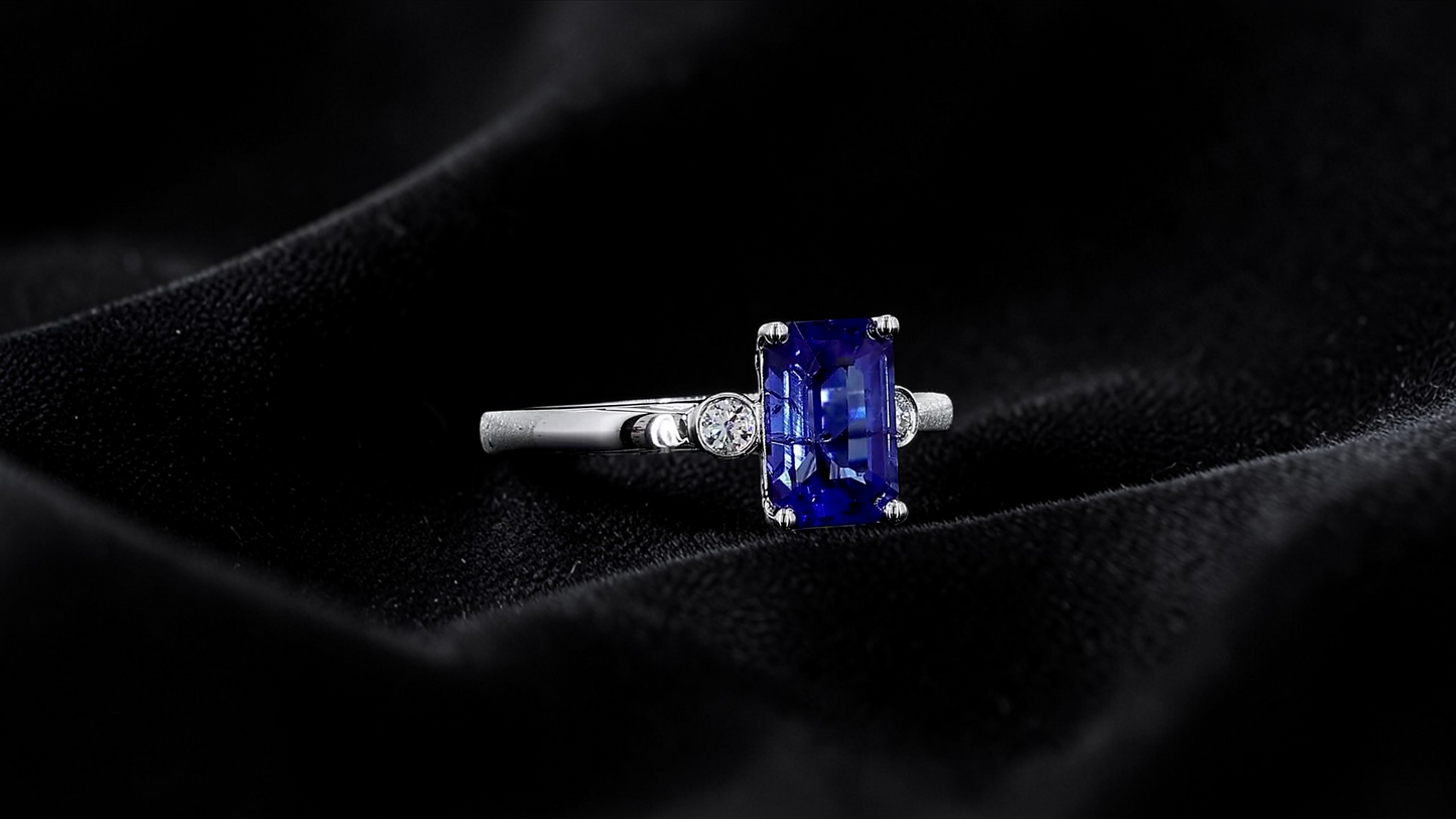 Tsushima Certified 2.02 cts. Natural Cornflower Blue Sapphire Ring with 18K White Gold and White Diamonds Size US 7.5  - R18