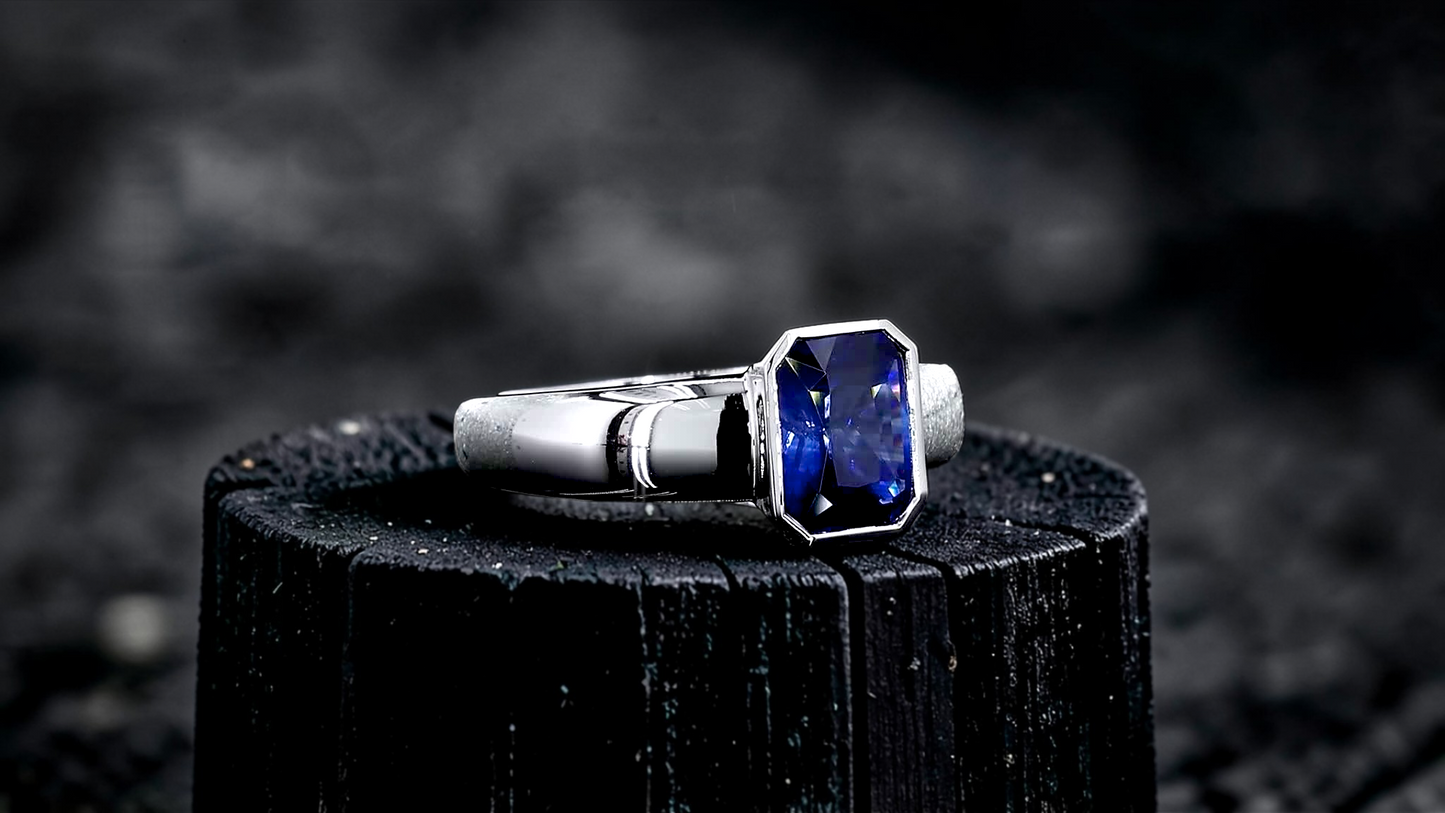Hekinan Certified 1.72 cts. Natural Royal Blue Sapphire Men's Ring with 18K White Gold Size US 9  - R19