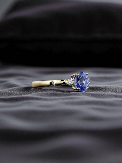 Certified Kyoto Oval Shaped 1.17 cts. No Heat Natural Blue Sapphire Ring with 14K Yellow Gold and White Diamonds Size US 6.5  - R7