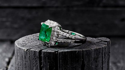 Handa MADE IN JAPAN Certified 2.34 cts. Minor Oil Vivid Green Columbian Emerald Ring with Platinum 900 and White Diamonds Size US6  - R14