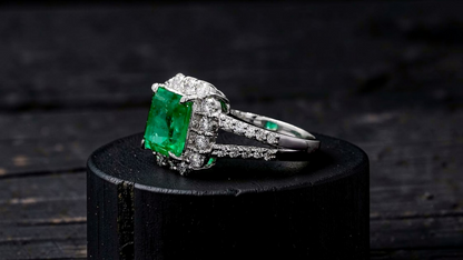 Handa MADE IN JAPAN Certified 2.34 cts. Minor Oil Vivid Green Columbian Emerald Ring with Platinum 900 and White Diamonds Size US6  - R14
