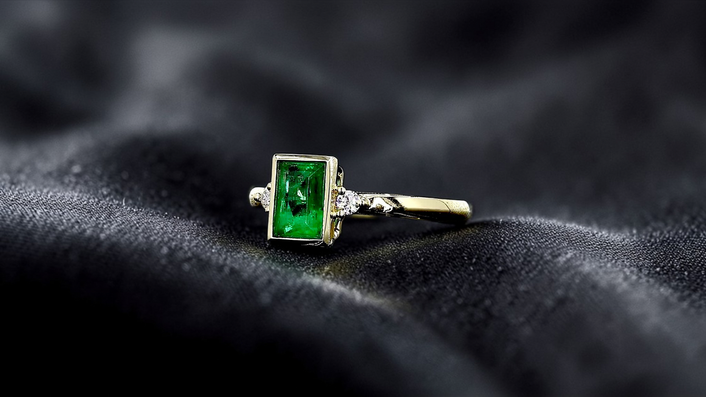 Toyokawa Certified 0.73cts. Green Columbian Emerald Ring with 18K Yellow Gold and White Diamonds Size US 6.5  - R17