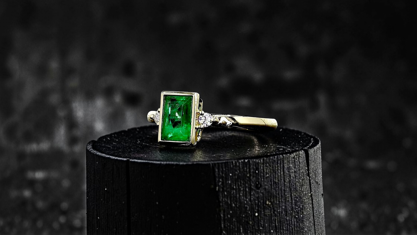 Toyokawa Certified 0.73cts. Green Columbian Emerald Ring with 18K Yellow Gold and White Diamonds Size US 6.5  - R17