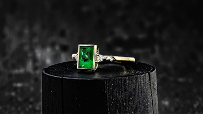Toyokawa Certified 0.73cts. Green Columbian Emerald Ring with 18K Yellow Gold and White Diamonds Size US 6.5  - R17