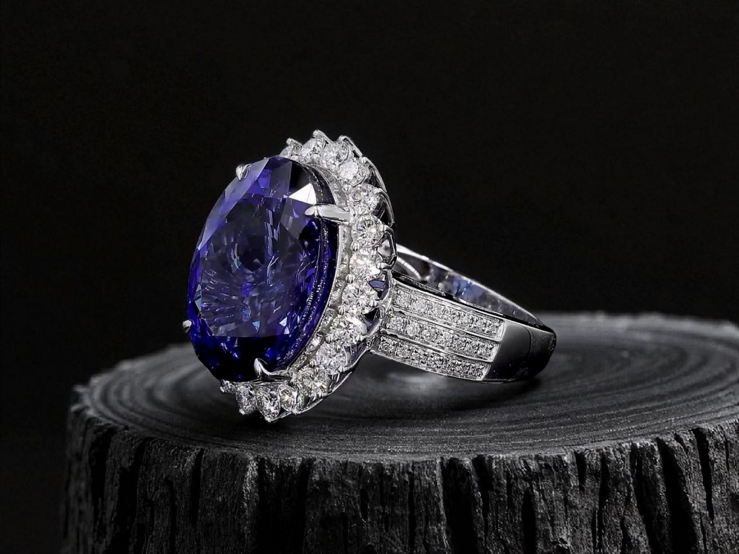 Avellino (13.50 cts.) Tanzanite and Natural Diamonds Ring (with 18K White Gold) -R3955