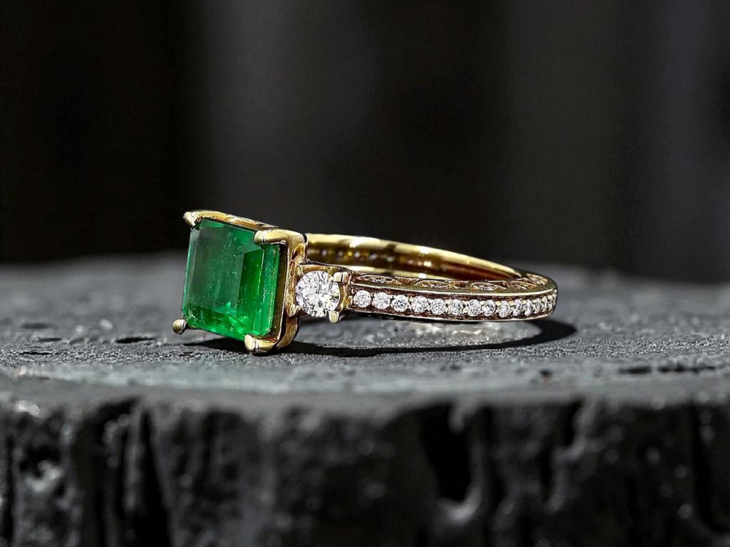 Velletri (1.95 cts.) Emerald and Natural Diamonds Ring (with 18K Yellow Gold) - Guild Certified - MR6277