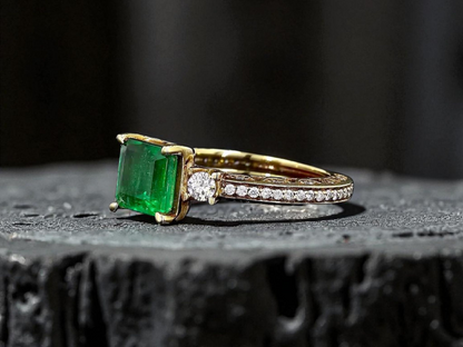 Velletri (1.95 cts.) Emerald and Natural Diamonds Ring (with 18K Yellow Gold) - Guild Certified - MR6277