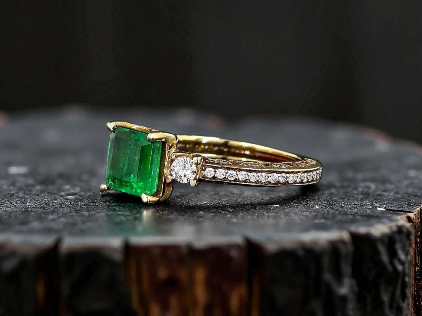 Velletri (1.95 cts.) Emerald and Natural Diamonds Ring (with 18K Yellow Gold) - Guild Certified - MR6277