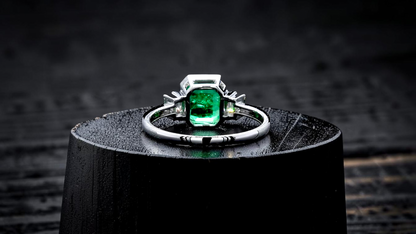 Akita MADE IN JAPAN Certified 2.41 cts. Bright Green Columbian Emerald Ring (with 18K White Gold and White Diamonds) Size US10  - R23