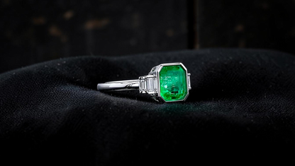 Akita MADE IN JAPAN Certified 2.41 cts. Bright Green Columbian Emerald Ring (with 18K White Gold and White Diamonds) Size US10  - R23