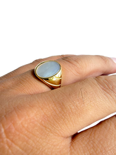 Load image into Gallery viewer, Fyie Signet MOP Ring (with 14K Gold)