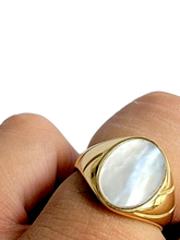 Load image into Gallery viewer, Fyie Signet MOP Ring (with 14K Gold)