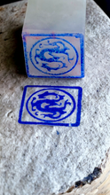 將圖片載入到圖庫檢視器中， Knight&#39;s Square Hanko Burmese Jade Ink Stamp