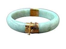 將圖片載入到圖庫檢視器中， Viceroy&#39;s Circular Burmese Jade Bangle Bracelet (with 14K Gold)