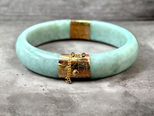 將圖片載入到圖庫檢視器中， Viceroy&#39;s Circular Burmese Jade Bangle Bracelet (with 14K Gold)