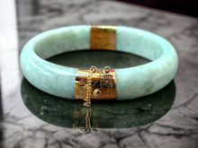 Load image into Gallery viewer, Viceroy&#39;s Circular Burmese Jade Bangle Bracelet (with 14K Gold)