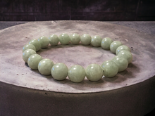 將圖片載入到圖庫檢視器中， Imperial Green Burmese Jade Beaded Bracelet (10mm Each x 18 beads)
