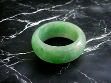 將圖片載入到圖庫檢視器中， Master&#39;s Burmese A-Jadeite Infinity Band Ring 09001