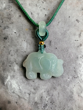画像をギャラリービューアに読み込む, Sapporo Burmese A-Jadeite Elephant Pendant Necklace with FYORO String
