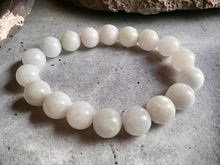 將圖片載入到圖庫檢視器中， Imperial Lavender Burmese A-Jadeite Jade Beaded Bracelet (10mm Each x 18 beads) 06003
