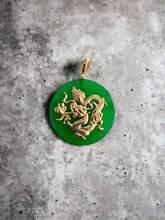 將圖片載入到圖庫檢視器中， TKO Jade Dragon Pendant (with 14K Yellow Gold)