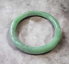 將圖片載入到圖庫檢視器中， Earth&#39;s Burmese A-Jade Bangle Bracelet 08809