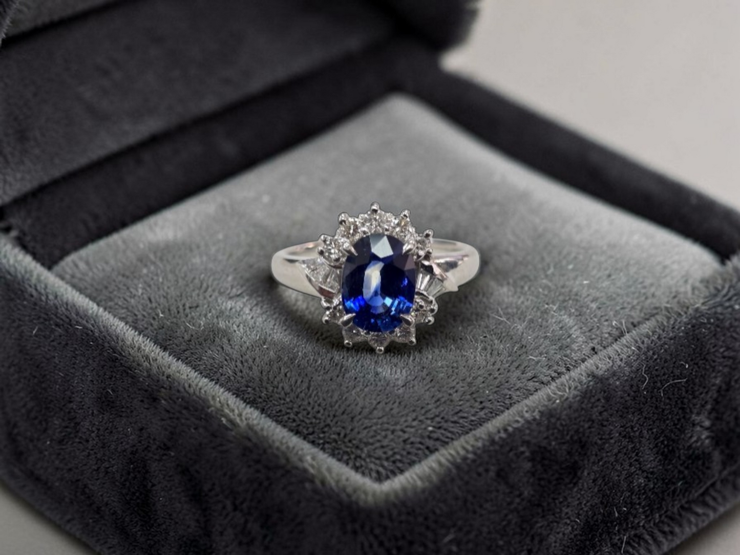 Seto MADE IN JAPAN Certified Oval Shaped 1.80 cts. Natural Deep Blue Sapphire Ring with Platinum 900 and White Diamonds Size US5.5  - R13