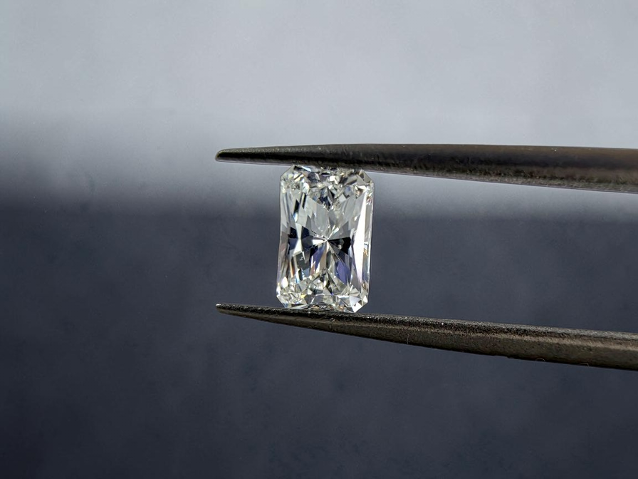 GIA Certified Natural 0.55 cts. G SI1 Ex Ex N Long Radiant Shaped Diamond Loose Stone - LS83