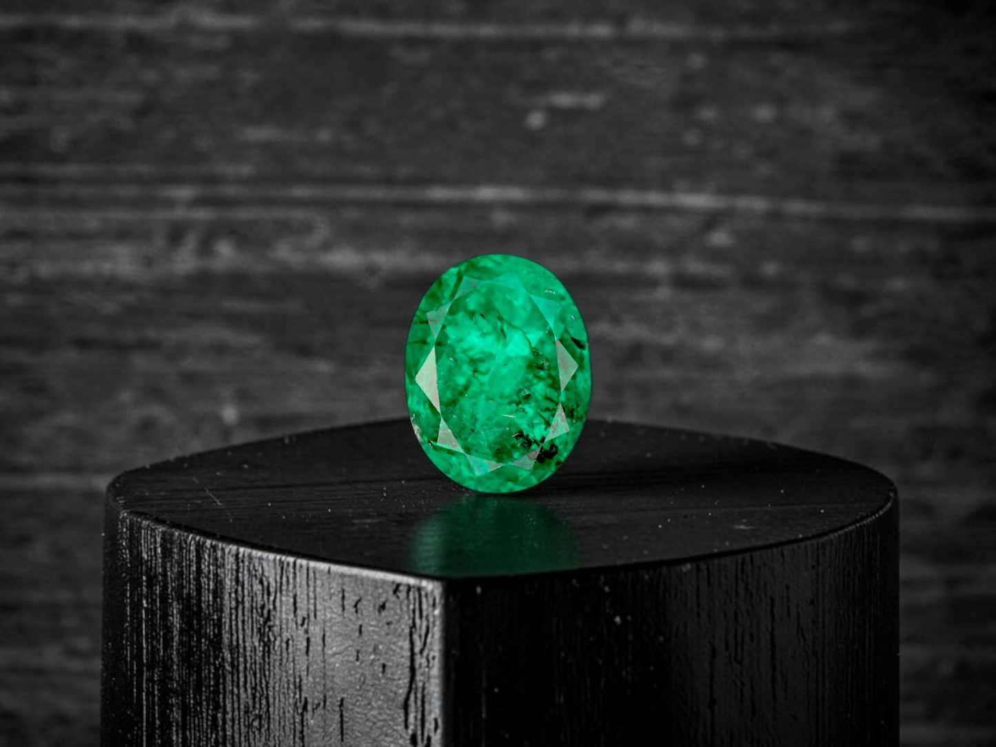 GIA Certified 1.25 cts. Moderate Oil Vivid Muzo Green (Columbia) Emerald Oval Shape Loose Stone LS81