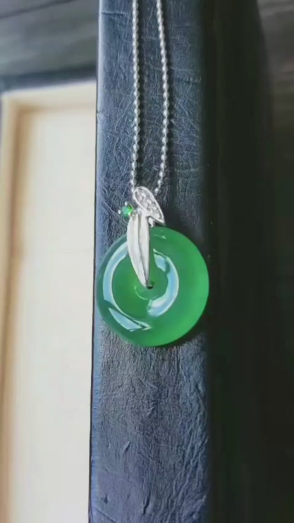 Niseko Round Burmese A-Jadeite 15.00 mm Donut Charm Pendant (with 18K White Gold and White Diamonds) - Certified