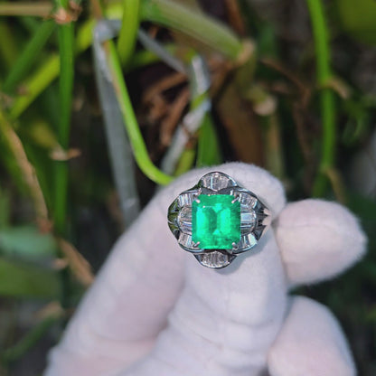 Nishio MADE IN JAPAN Certified 3.51 cts. Muzo Vivid Green Columbian Emerald Ring with Platinum 900 and White Diamonds Size US6  - R16