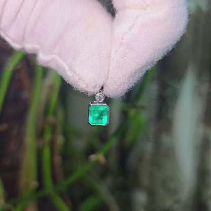 Kariya Certified 1.07 cts. Vivid Green Columbian Emerald Charm Pendant with 18K White Gold and White Diamonds - V1