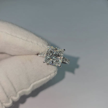 Ohime 4.01 cts. Natural Princess-Cut E i1 Diamond Cocktail Ring with Round White VVS Diamonds and 18K White Gold - GIA Certified-R10