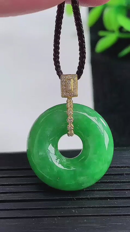 Obu Round Vivid-Imperial Green Burmese A-Jadeite 21.50 mm Donut Charm Pendant (with 18K Yellow Gold and White Diamonds) - Certified