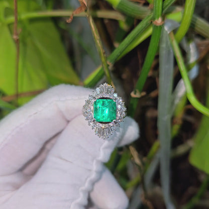 Kasugai MADE IN JAPAN Certified 3.17 cts. Vivid Green Columbian Emerald Ring with Platinum 900 and White Diamonds Size US4.5  - R15